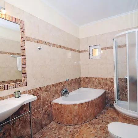 Pyramid Apartman *
